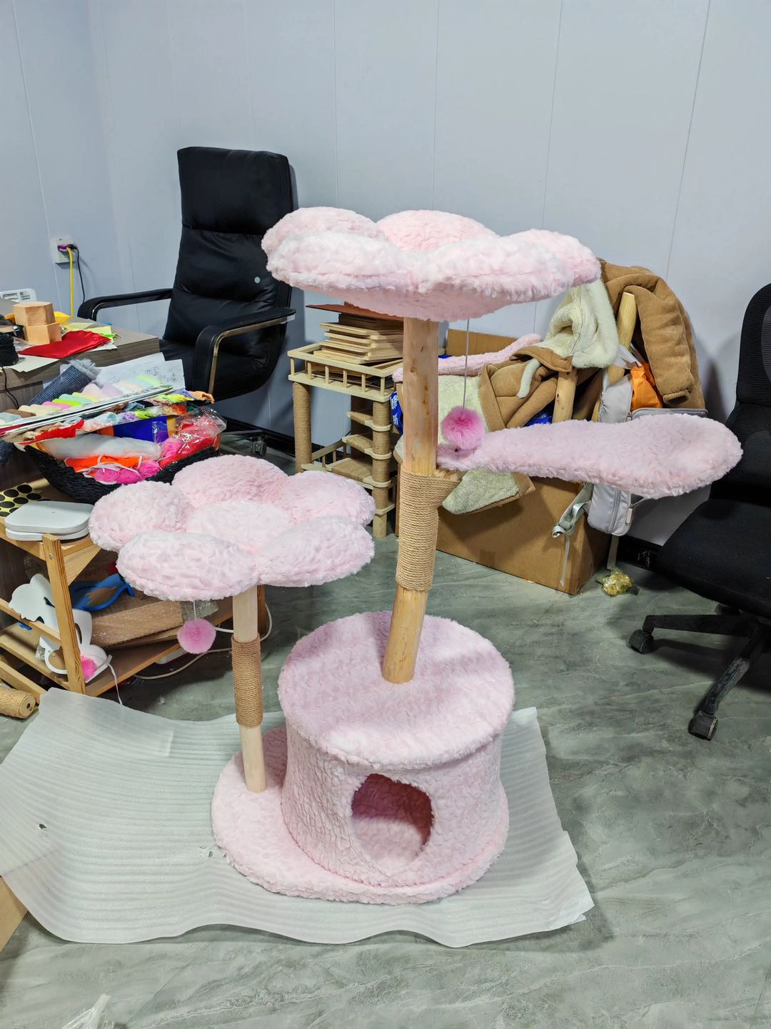 Unique Flower Cat Tree with cozy platforms.